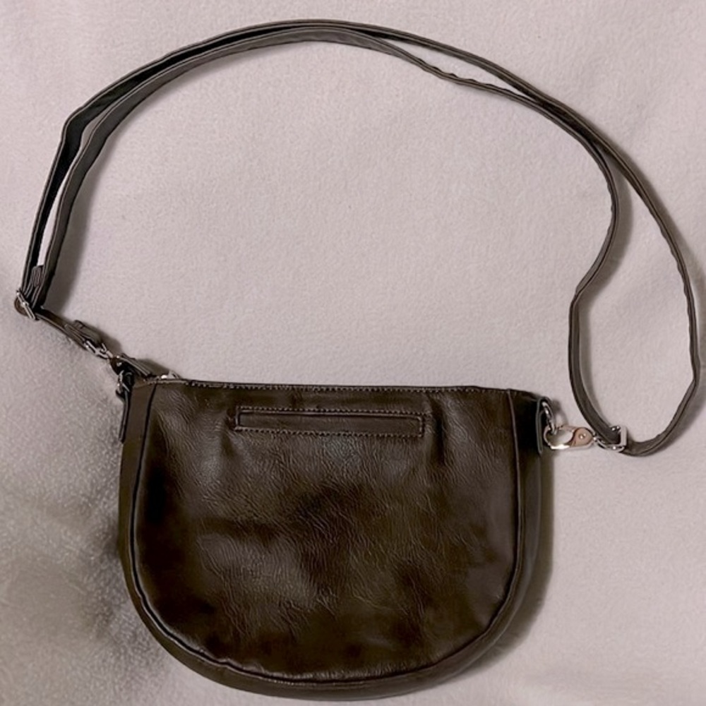 Jewell by Thirty-one bag purse. Faux brown leather with small outside pocket
B